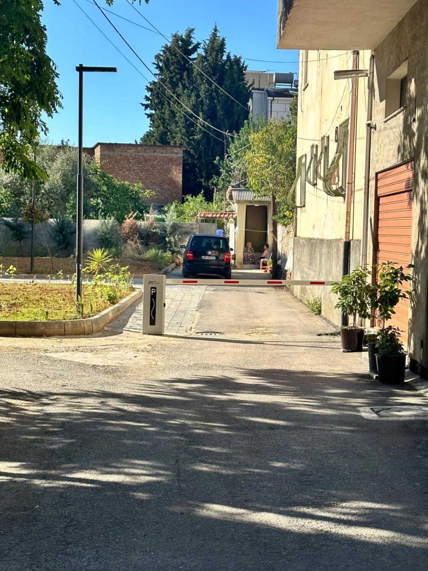 Luxury With Parking * Tirana
